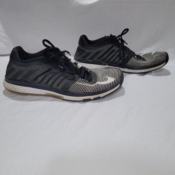 Nike Size 11 Men's Black and White Running Shoes - Picture 4 of 6